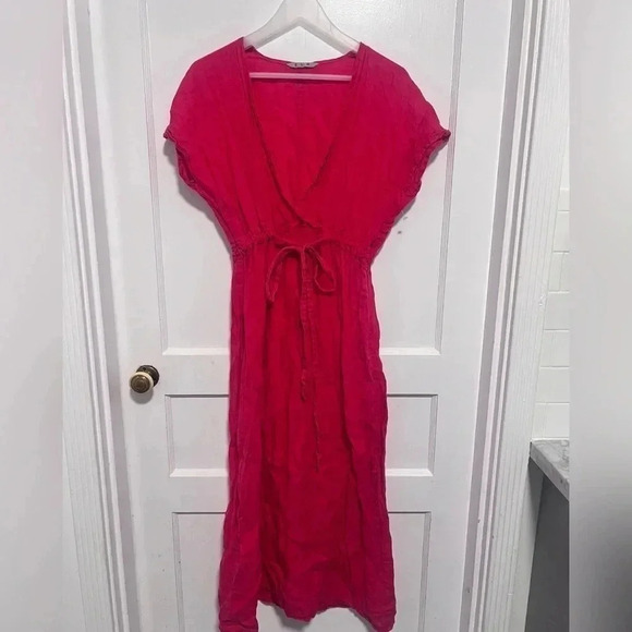 F L W Dresses & Skirts - Garmentory F L W fuschia linen dress